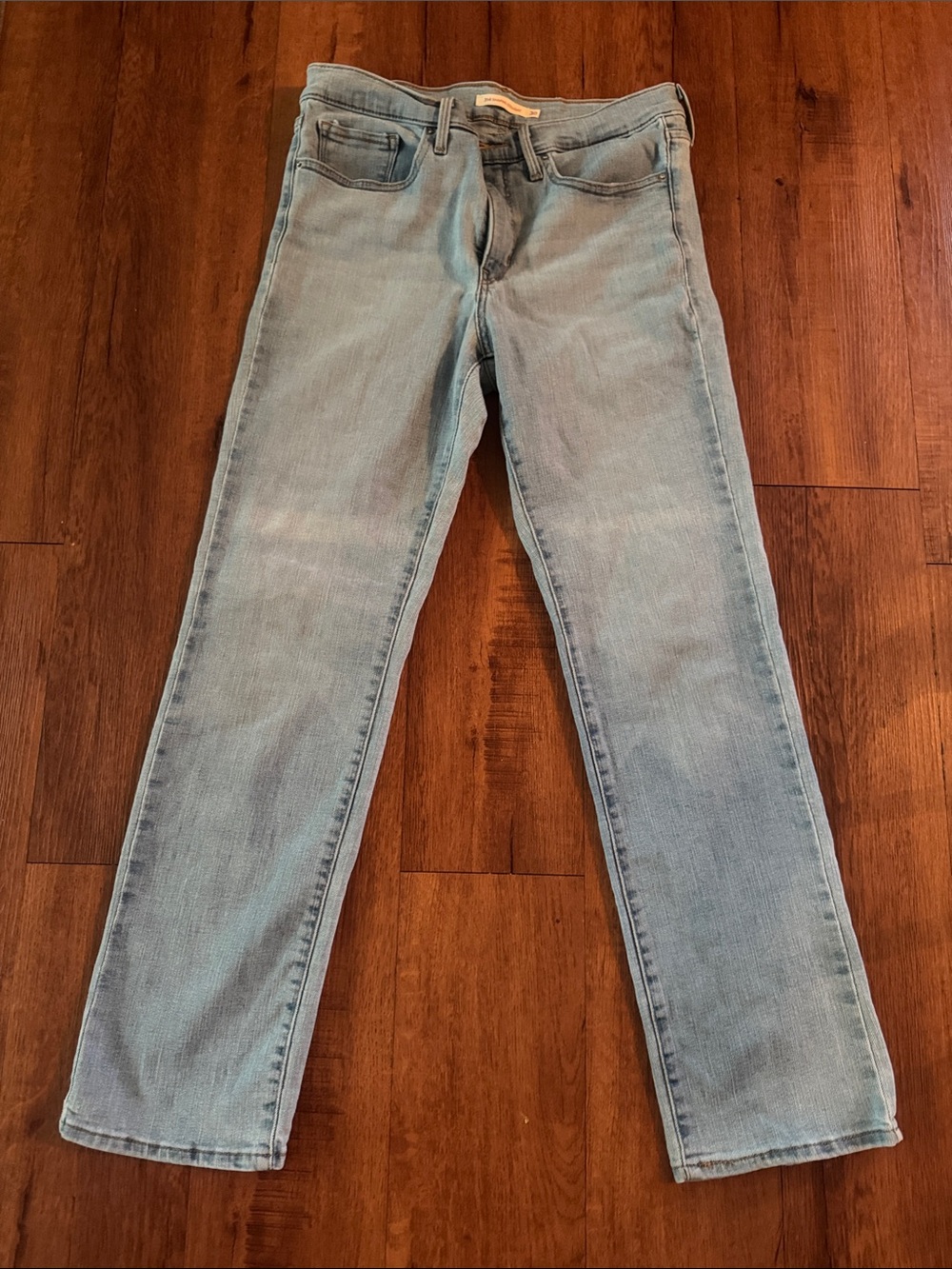 Levi's Women's Straight Leg Jeans in Light Blue Wash